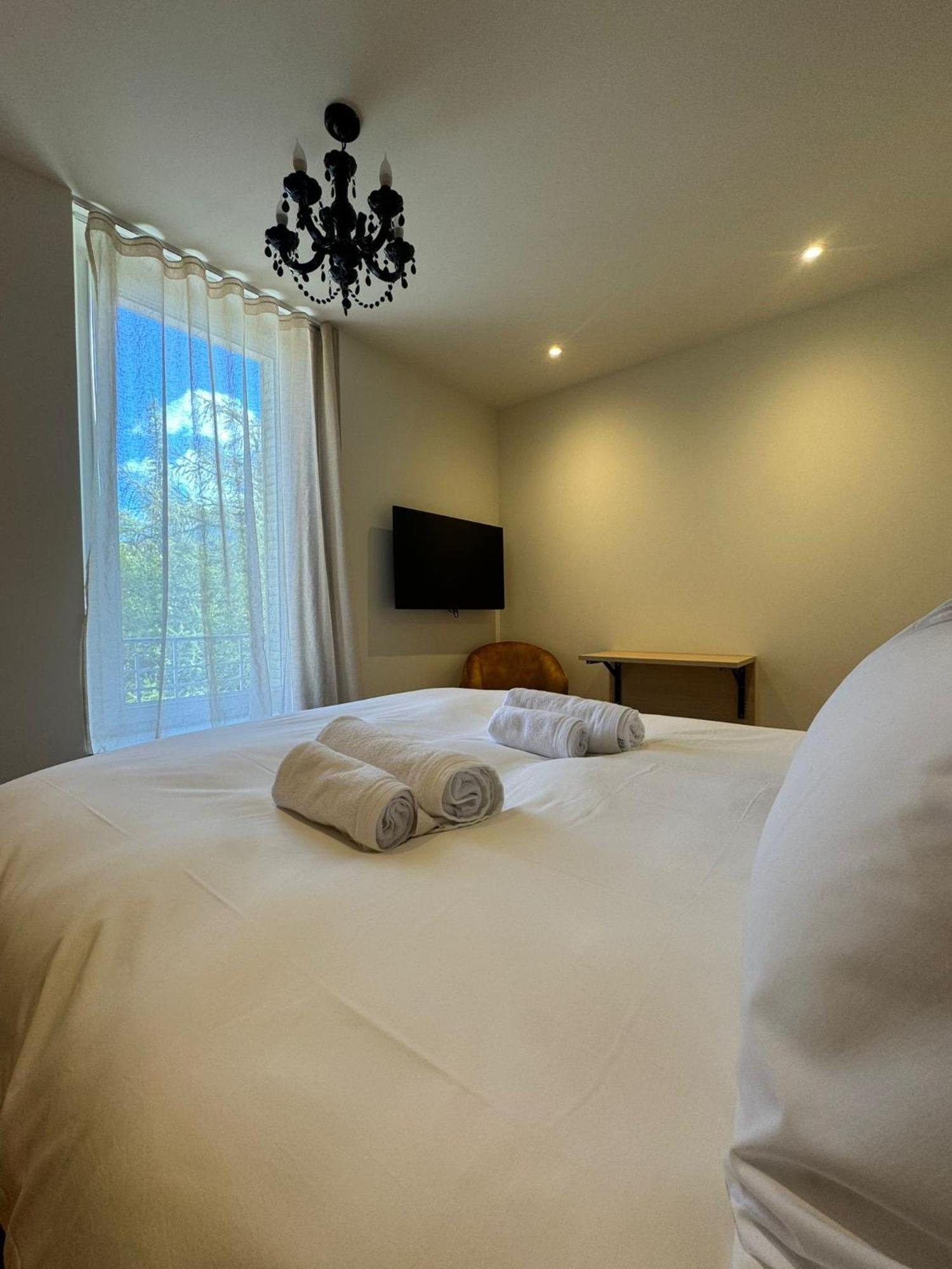 Appartements Confortables Avec Vue Montagne - Residence Villa Belle Fleur Château-Ville-Vieille Exteriör bild