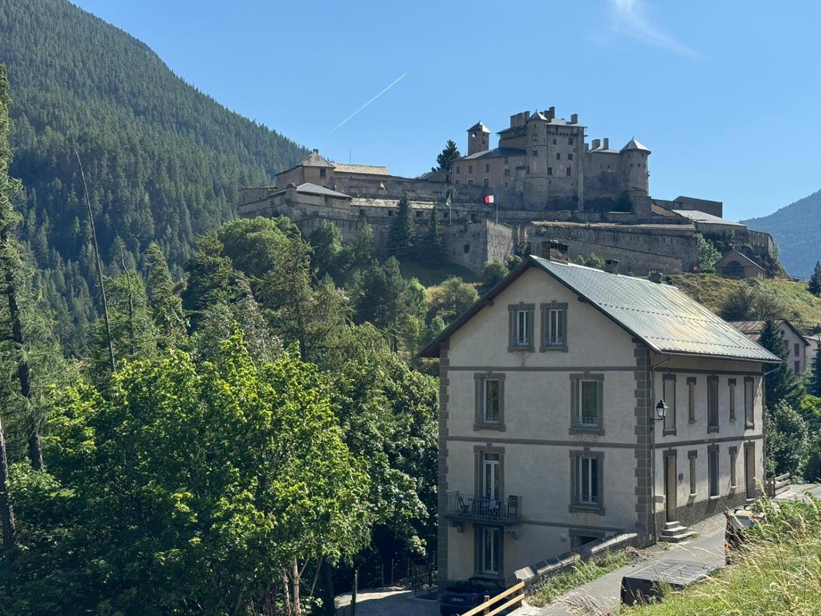 Appartements Confortables Avec Vue Montagne - Residence Villa Belle Fleur Château-Ville-Vieille Exteriör bild