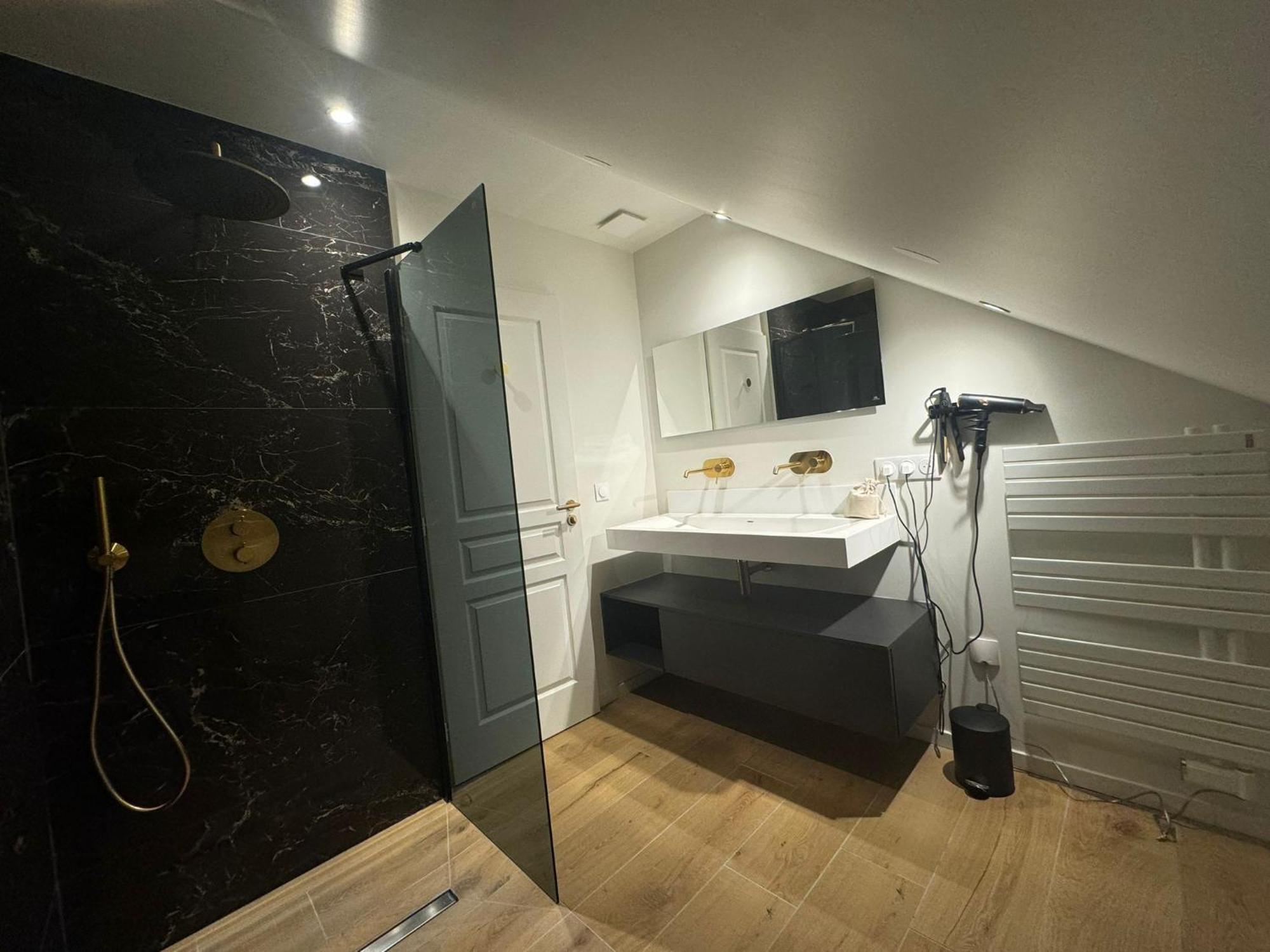 Appartements Confortables Avec Vue Montagne - Residence Villa Belle Fleur Château-Ville-Vieille Exteriör bild