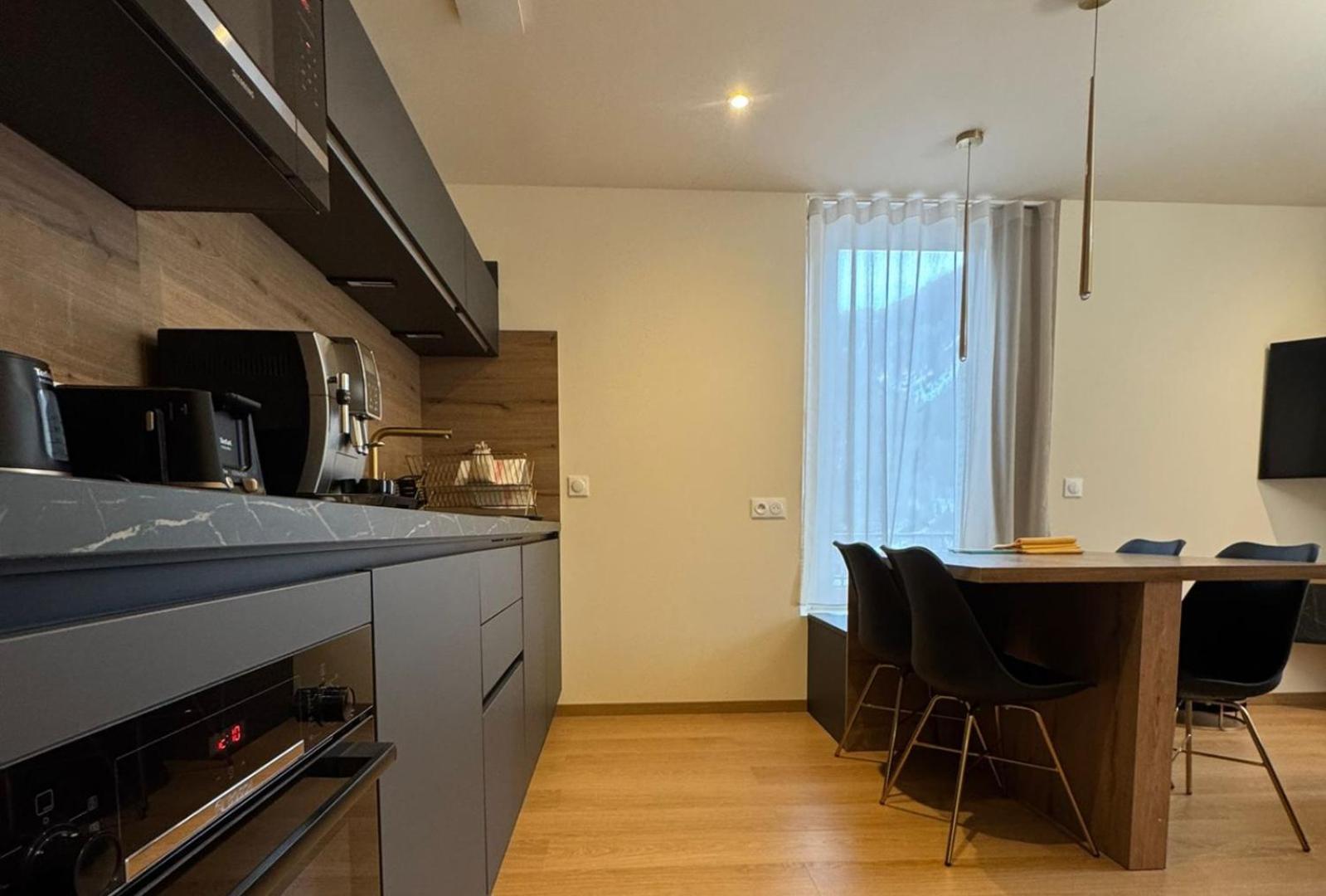 Appartements Confortables Avec Vue Montagne - Residence Villa Belle Fleur Château-Ville-Vieille Exteriör bild